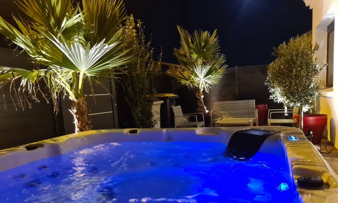 Mons House | Love House, Une Bouteille de Champagne Offerte