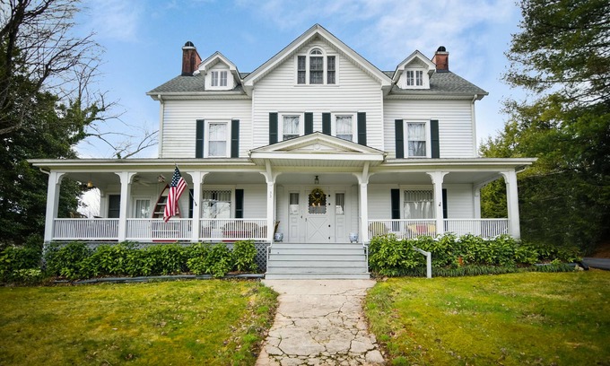 Waynesville Bed & Breakfast | Love Lane Bed & Breakfast