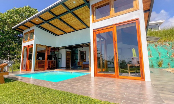 Ballena Villa | Love Nest in Uvita | 180° Ocean Views
