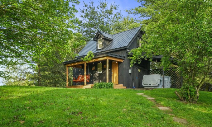 McArthur Cabin | Love Shack Cabin | Hocking Hills