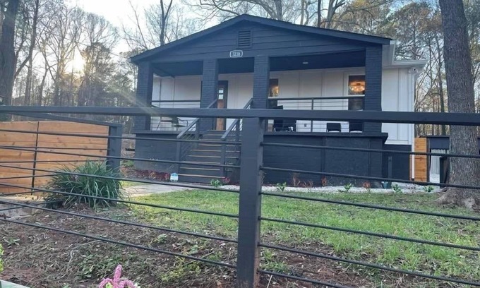 Church Street House | LoveJones Bungalow-Luxury decor, Large deck & backyard, Office, 2 fireplaces