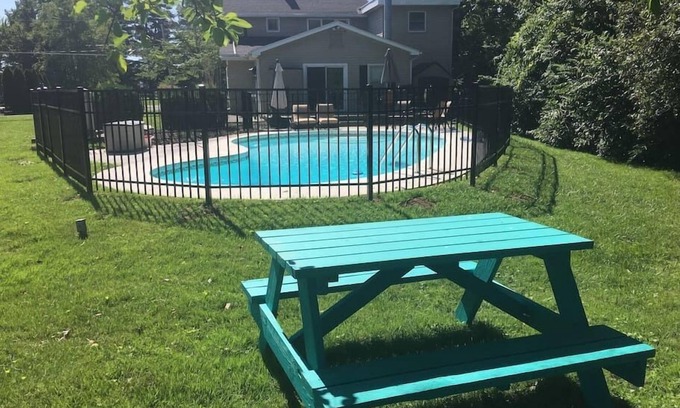 Loveland House | Loveland Farmhouse · 4BR Retreat w/Pool