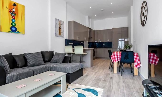 Woking Apartment | Lovely 1 Bedroom Apartment in Central Woking