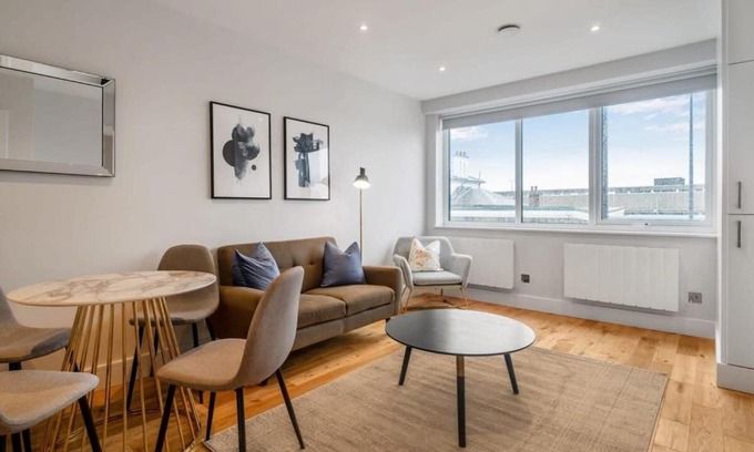 Eastleigh Apartment | Lovely 1 Bedroom Apartment in the Heart of Eastleigh
