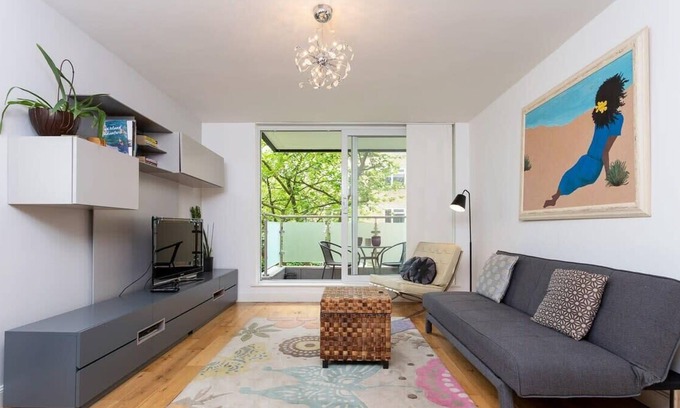 East Putney Apartment | Lovely 1 Bedroom Apartment with Balcony in Putney