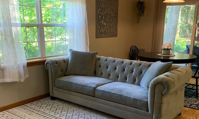 Westmere Apartment | Lovely 1-bedroom apartment with patio/deck.