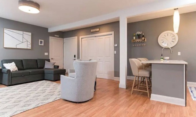 Wilmington Apartment | Lovely 1-bedroom apt, nobody above, below+ parking