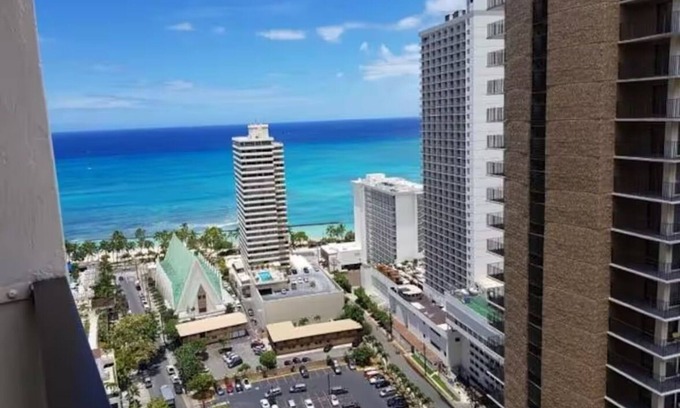 Diamond Head - Kapahulu - St. Louis Condo | Lovely 1-bedroom condo w/beach view, mountain views, WiFi, AC & FREE Parking
