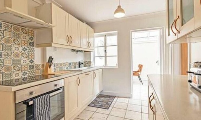 Malpas Cottage | Lovely 1 Bedroom Cottage - Bay Cottage