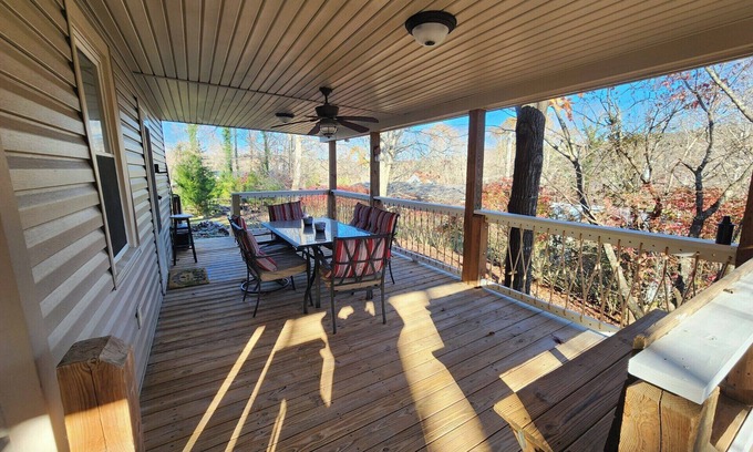 Mammoth Cave House | Lovely 1 bedroom house w/loft at Nolin Lake! Neighborhood boat ramp/lake access.