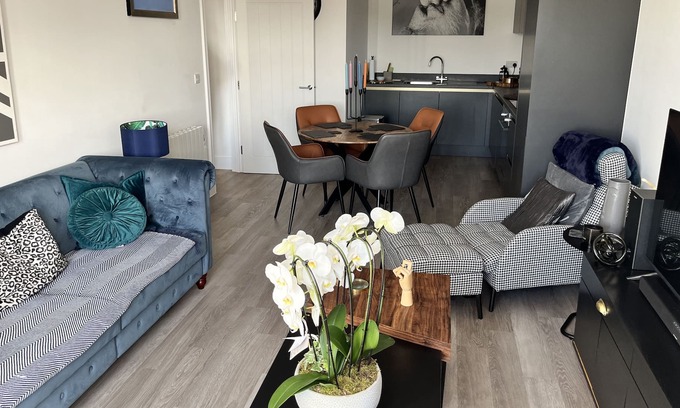 Worthing Apartment | Lovely 1 bedroom penthouse with lift central Worthing