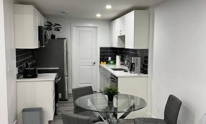 Calgary House | Lovely 1 bedroom Suite