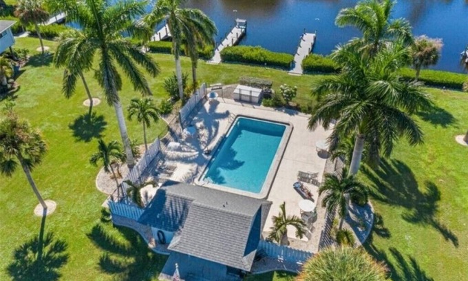Captains Cove Condo | Lovely 1-Bedroom Vacation Home with Pool & Dock