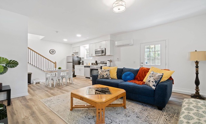 North Charlotte House | Lovely 1 BR | Pet-friendly | near Charlotte's best