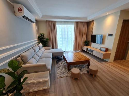 Tabuan Jaya Apartment | Lovely 1878 Apartment 3-bedrooms with free parking