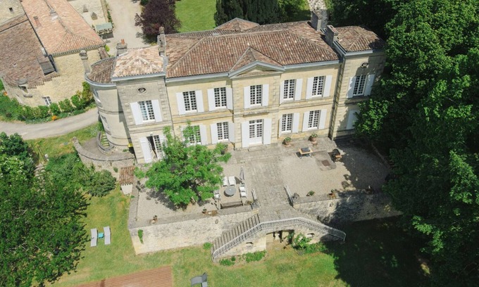 Haux House | Lovely 18th-century château in the heart of the Bordeaux vineyards. Country cottage