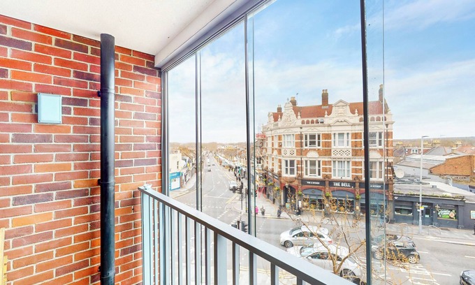Walthamstow Apartment | Lovely 1Bed Apartment with Balcony in Walthamstow