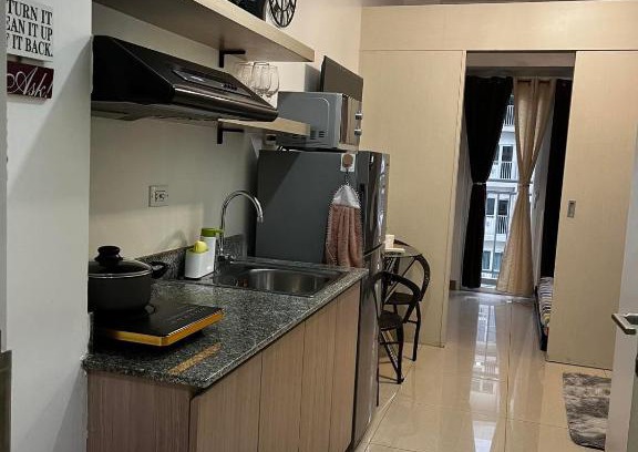 Las Pinas Apartment | Lovely 1BR Condo @ SM Southmall w/Netflix & High Speed WIFI