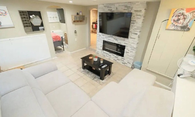 Southeastern Sacramento House | Lovely 1x1 Home with Netflix, Laundry, Cafe!