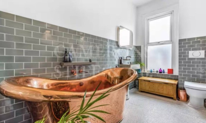 Kensal Green Apartment | Lovely 2 bed flat with Private Garden