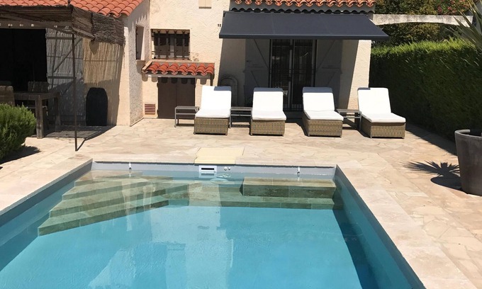 Sainte-Maxime House | Lovely 2 bed house with its own Private Heated Pool 8m x 4 m . Beach 1.5 K .