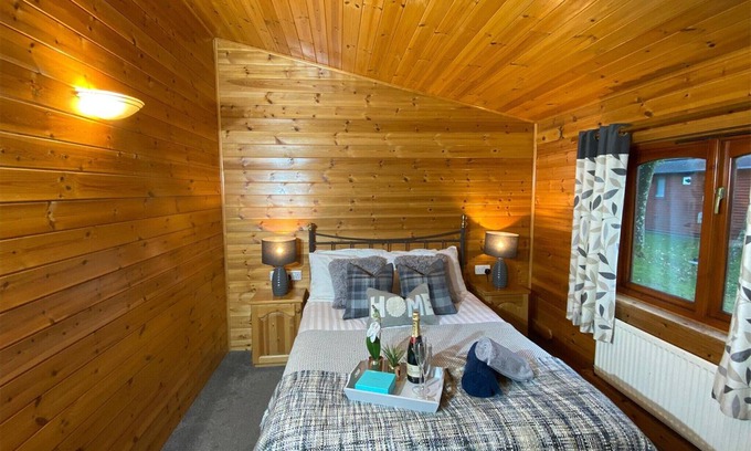 Bethesda Ski Chalet | Lovely 2 bed lodge with one double and one twin.