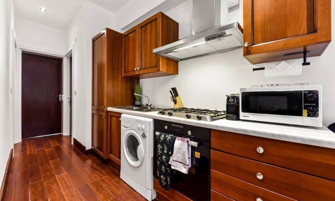 Walpole Apartment | Lovely 2-bedroom rental unit in Greater London