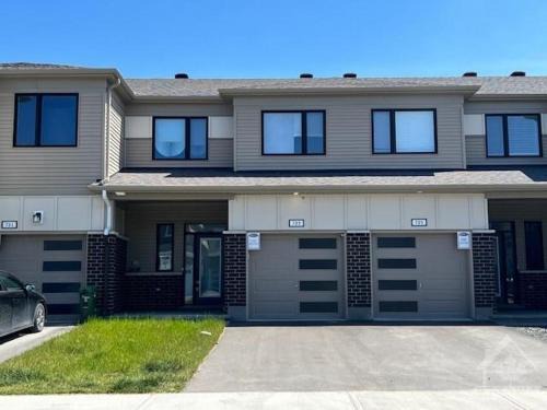 Ottawa Division House | Lovely 2 bedroom 2 bath