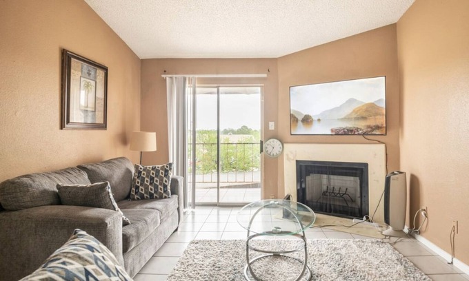 Greater Fondren Southwest Apartment | Lovely 2- bedroom apartment with nice amenities.