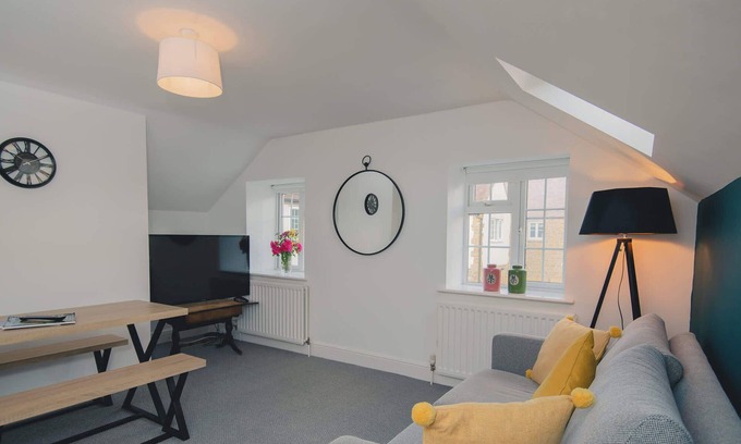 Old Trafford House | Lovely 2 Bedroom Cottage In The Heart Of Adderbury