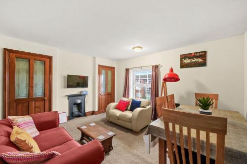 Maidstone Apartment | Lovely 2 bedroom duplex apartment, Maidstone sleeps 5