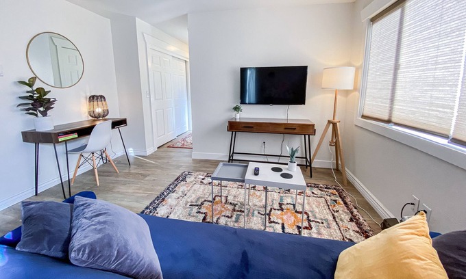 Camas Apartment | Lovely 2 Bedroom Duplex Unit Near Restaurants and Parks