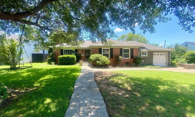 Tulsa House | Lovely 2-bedroom house with pool in Tulsa