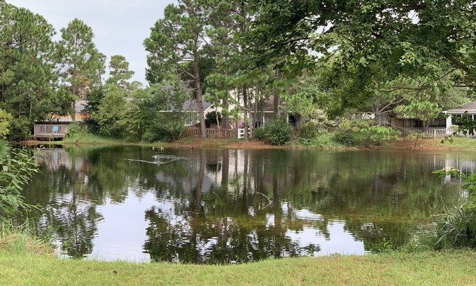 Gulf Breeze House | Lovely 2 bedroom on lake between 2 beaches!