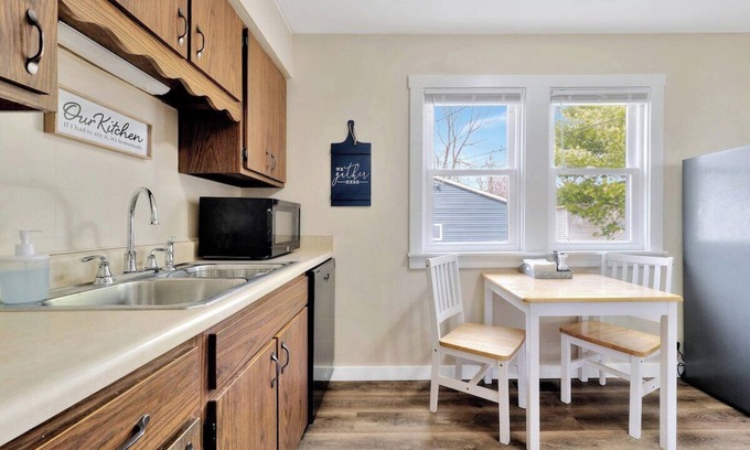 Decatur House | Lovely 2 Bedroom, Pet Friendly Home in Quiet Area