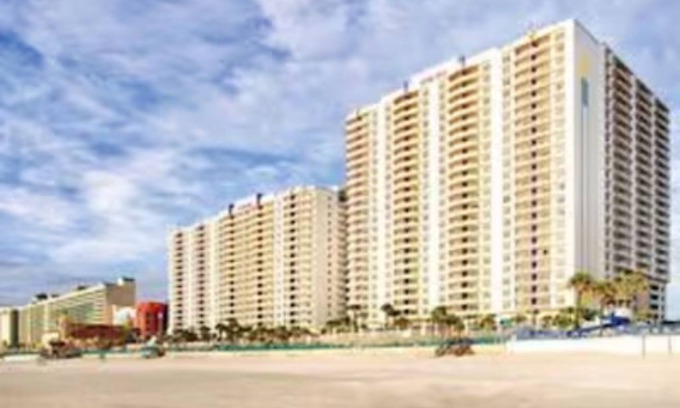 Daytona Beach Villa | Lovely 2 bedroom condo on the beach