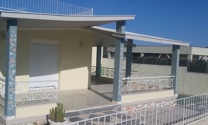 Rafina-Pikermi Villa | Lovely 2-bedroom villa in Rafina
