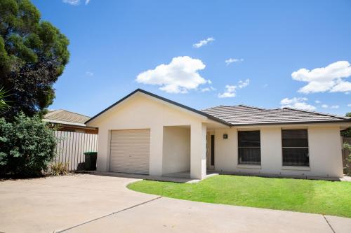 Wagga Wagga House | Lovely 3 Bed, 2 Bath in the City Centre
