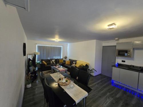 Birmingham Apartment | Lovely 3 Bed Ground Floor Apartment Near QE Hospital Harborne Birmingham New