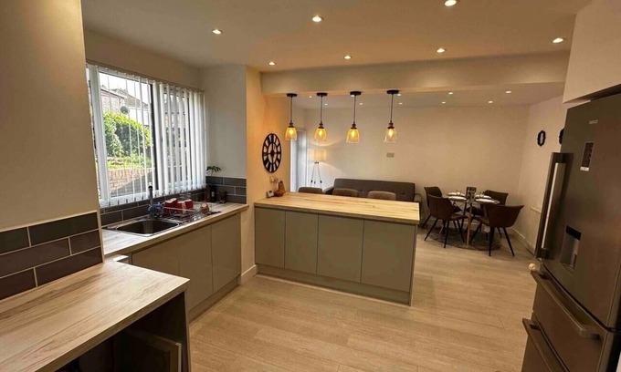 Bloxwich House | Lovely 3-Bed House near Birmingham Airport & Nec