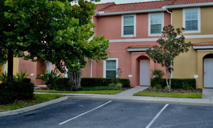 Sunset Lakes House | Lovely 3-bedroom, 3-bath townhome in Kissimmee with pools, fitness room & more