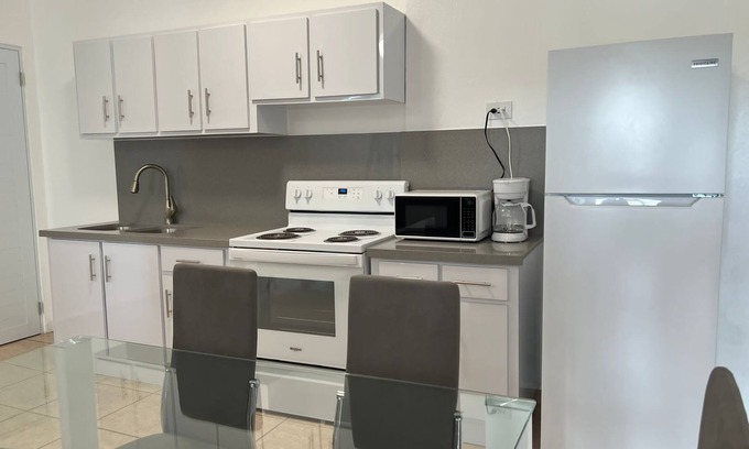 Camaceyes Apartment | Lovely 3-bedroom apt# 2 only 5 minutes away from crashboat beach ..