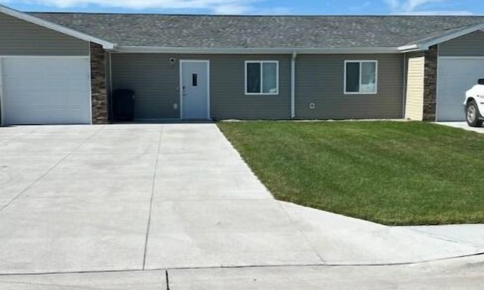 Grand Island Condo | Lovely 3-bedroom Condo with electric fireplace