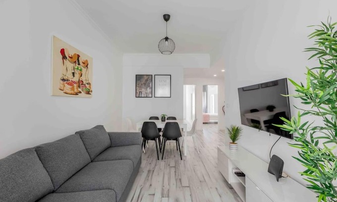 Queluz Apartment | Lovely 3-bedroom condo w/free parking on premises
