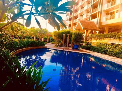 Bacoor City Apartment | Lovely 3 bedroom condo with amenities