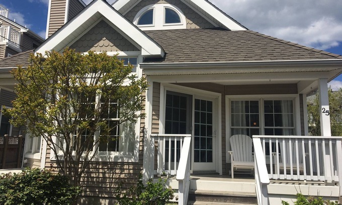 North Beach Haven House | Lovely 3 bedroom cottage "The Buttonhouse" ! Off season weekends available.
