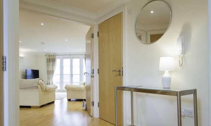 Thurlestone Apartment | Lovely 3 bedroom duplex apartment - just a short walk from the beach!