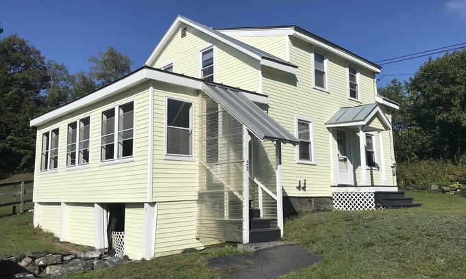 Greenville House | Lovely 3 Bedroom Home Located Close To Town
