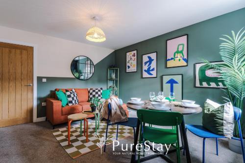 Grimsby House | Lovely 3 Bedroom House in Grimsby with WiFi & Parking Sleeps7 by PureStay