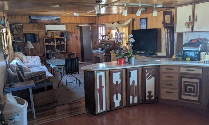 Tucson House | Lovely 3-bedroom private mobile home with WiFi in Tucson